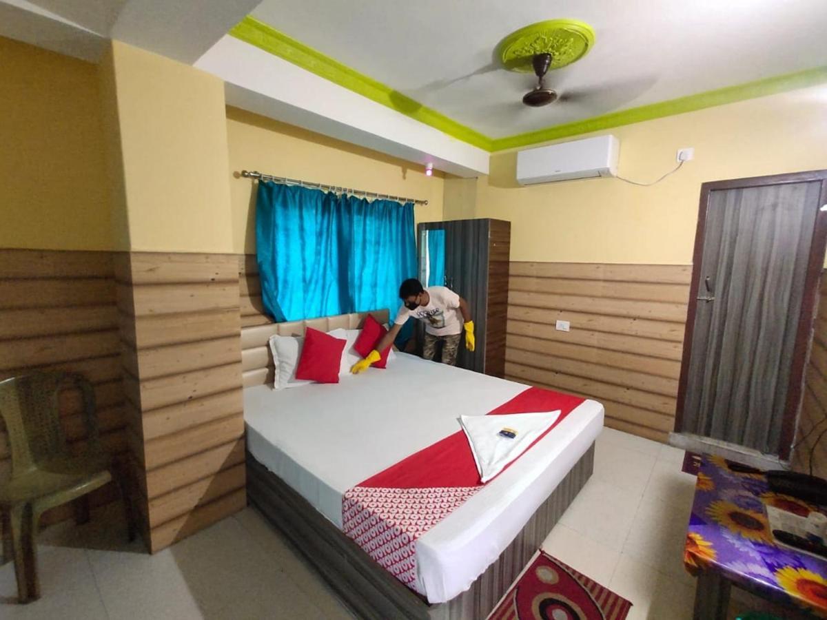 Oyo 30073 Triveni Lodge Siliguri Exteriör bild